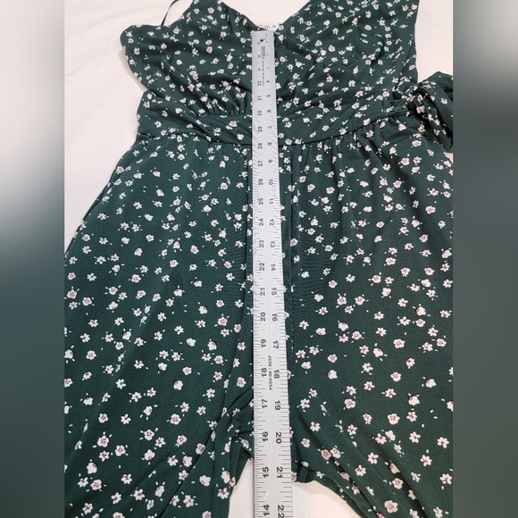 KAILEIGH Women's Size Medium Petite Floral Spaghetti StrapJumpsuit with Pockets - Picture 2 of 12